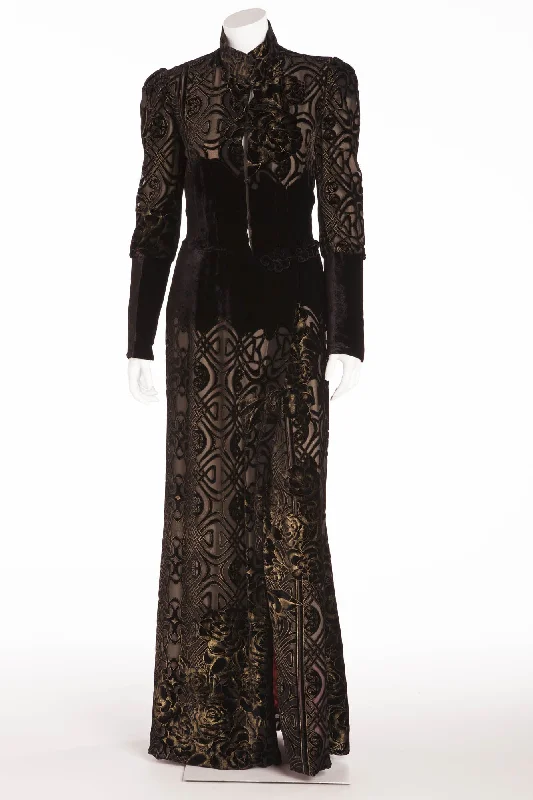 Chic And Edgy Roberto Cavalli - As Seen on the 2006 Runway Collection - Black Velvet Brocade Robe with Floral Oriental Kimono Silk Lining - IT 40