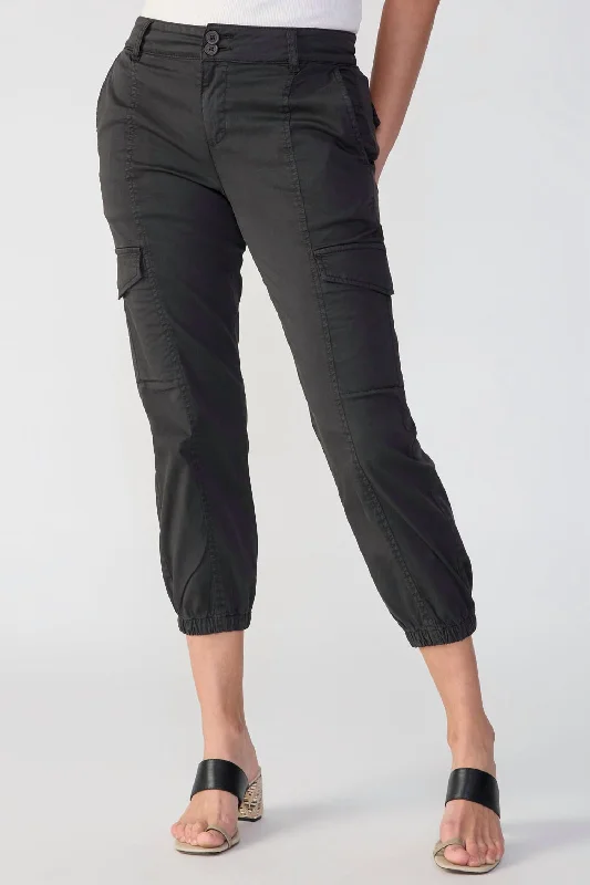 Chic And Comfortable Rebel Standard Rise Pant In Black