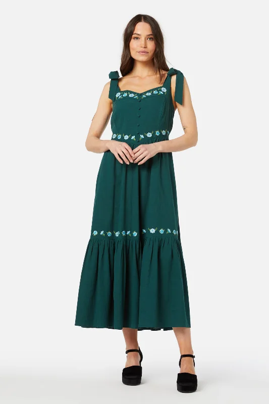 Chic Trends For The Fashion Savvy Folk Embroidered Dress